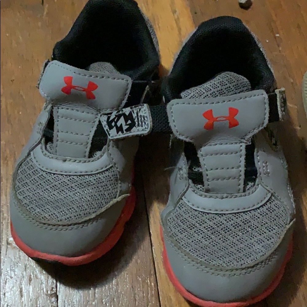 Under armour boys sneakers size 8